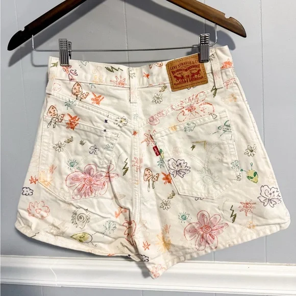 Levi’s High Waisted Space Doodle Mom Shorts - Picture 8 of 10